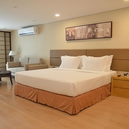 Jinjiang Inn - Makati Makati City Exteriör bild