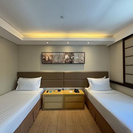Jinjiang Inn - Makati Makati City Exteriör bild