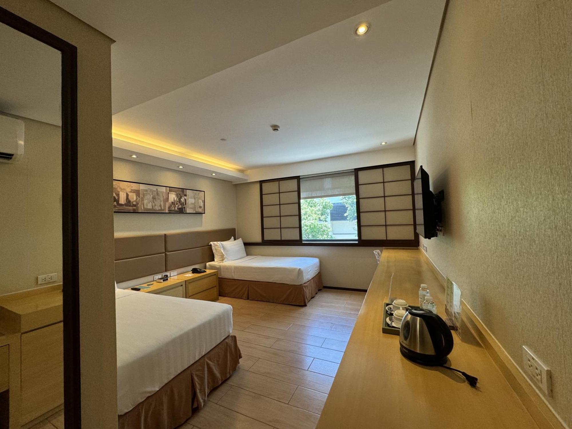 Jinjiang Inn - Makati Makati City Exteriör bild