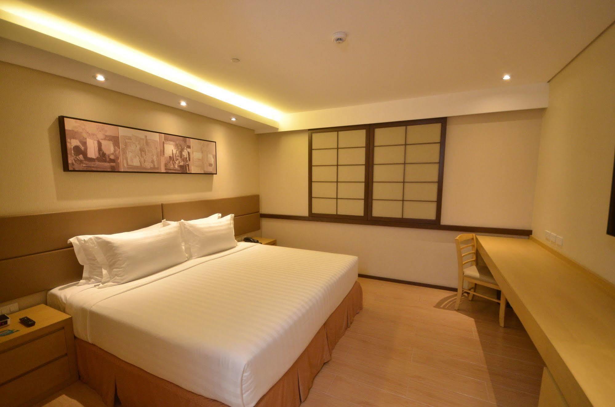 Jinjiang Inn - Makati Makati City Exteriör bild