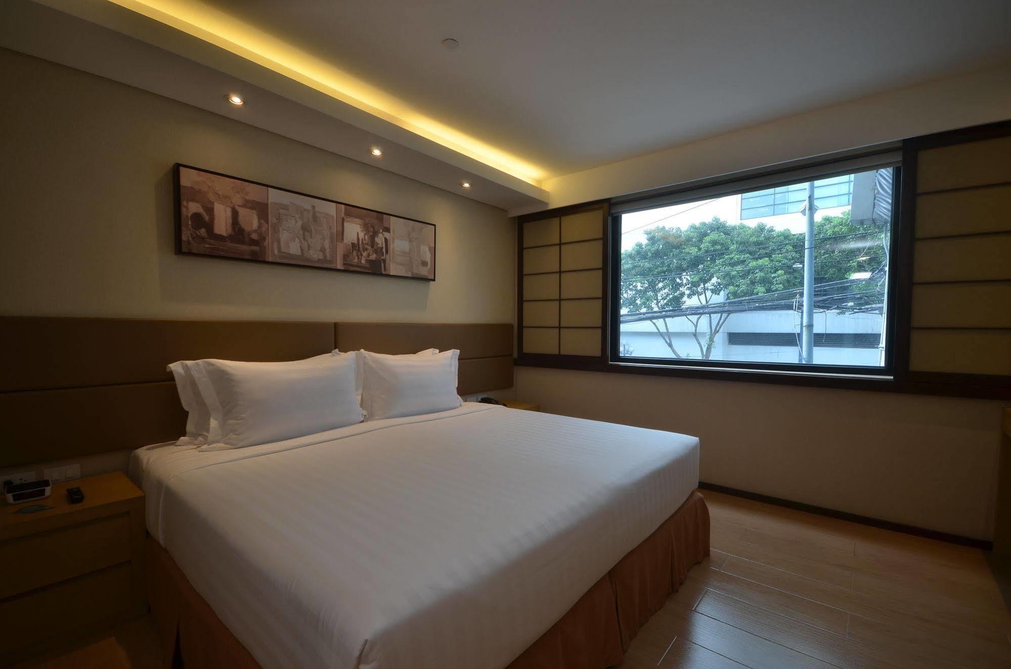 Jinjiang Inn - Makati Makati City Exteriör bild