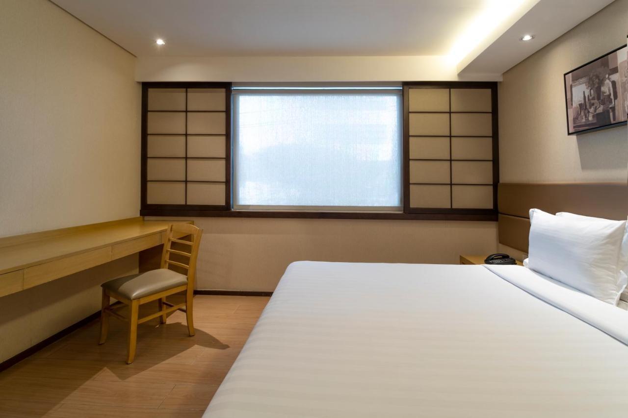 Jinjiang Inn - Makati Makati City Exteriör bild